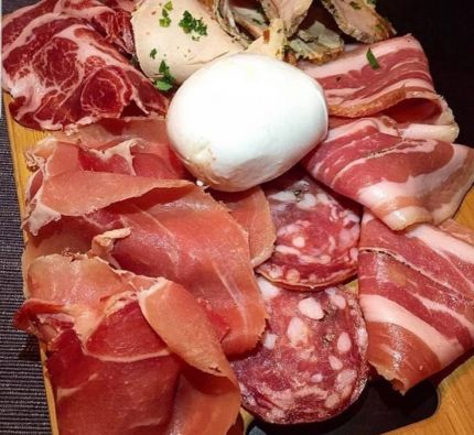 Фестивал на Пеглана кобасица в Пирот